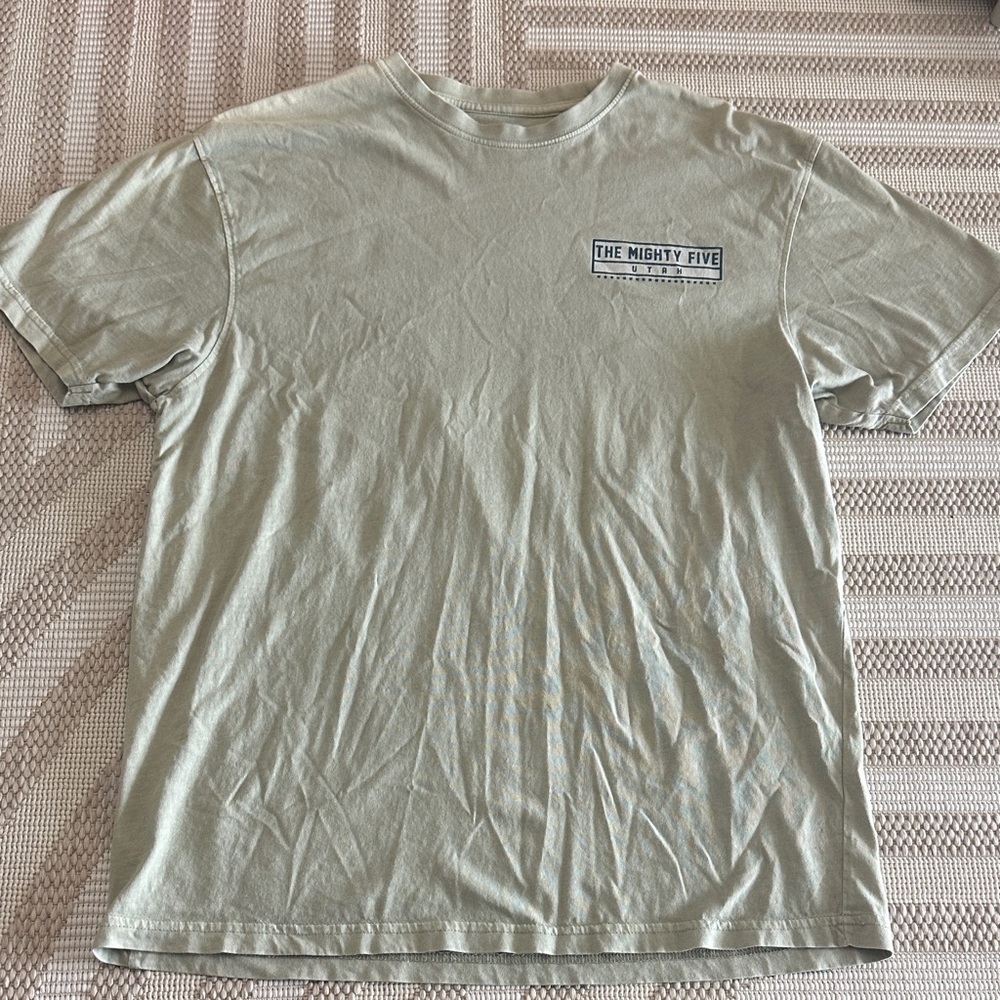 🚨3/$8🚨 Mens medium Utah apex mighty five tee cotton